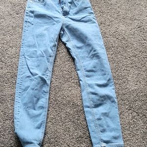 Jeans size 28